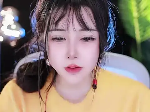 Qiaoqiao  online show from 16, 3, 2025