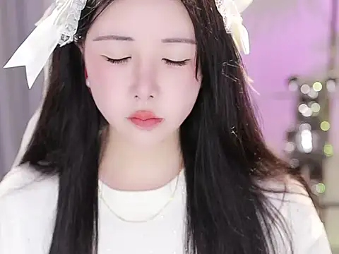 Qiaoqiao  online show from 7, 10, 2025