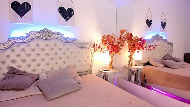 NiaColusi online show from 22, 10, 2025