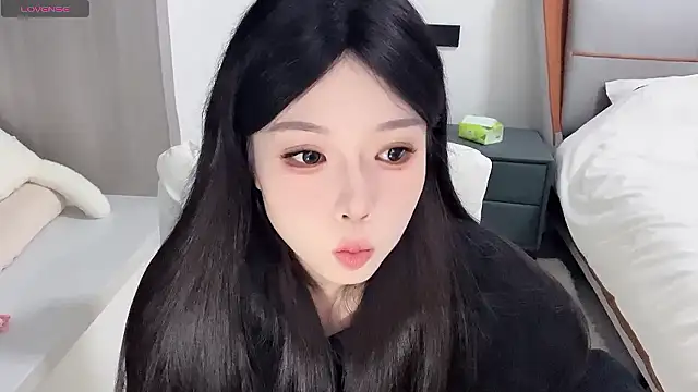 Snapshot of Q-ing chatting on 8, 12, 2024 Q-ing online show from 8, 12, 2024