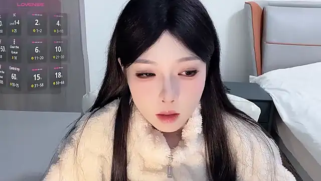 Snapshot of Q-ing chatting on 10, 1, 2025 Q-ing online show from 10, 1, 2025