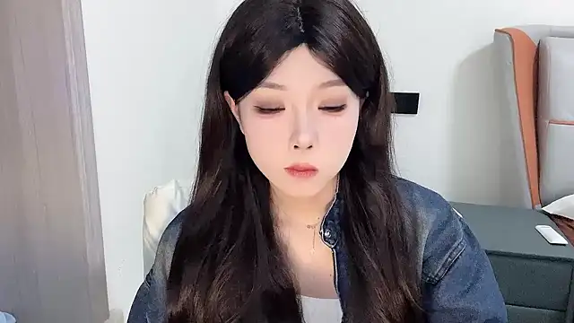 Snapshot of Q-ing chatting on 16, 2, 2025 Q-ing online show from 16, 2, 2025