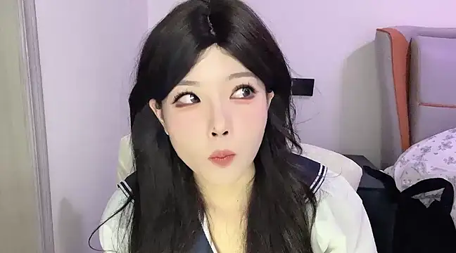 Snapshot of Q-ing chatting on 4, 3, 2025 Q-ing online show from 4, 3, 2025