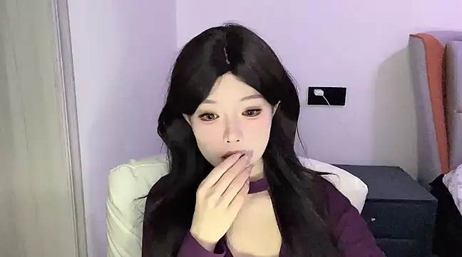 Snapshot of Q-ing chatting on 6, 3, 2025 Q-ing online show from 6, 3, 2025