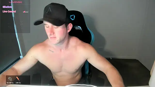 Snapshot of _DownUnderFit_ chatting on 2, 11, 2025 DownUnderFit online show from 2, 11, 2025