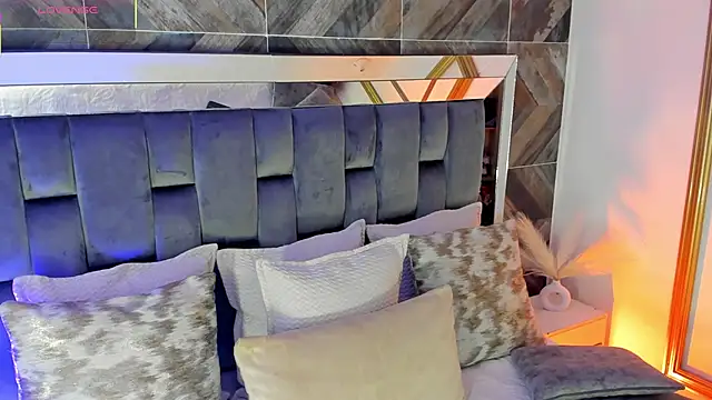 TaniaSmith1 online show from 15, 12, 2025