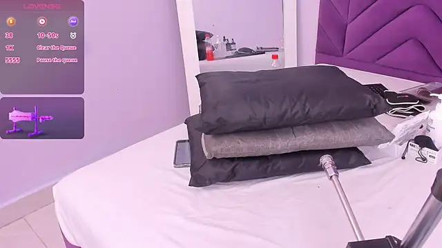 Maddyjohnsonn online show from 24, 12, 2024