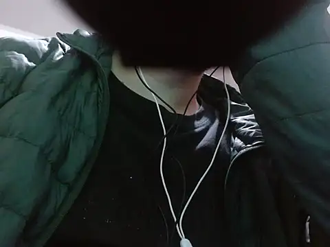 Snapshot of camiloking1720 chatting on 6, 11, 2025 camiloking1720 online show from 6, 11, 2025