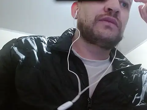 Snapshot of camiloking1720 chatting on 25, 11, 2025 camiloking1720 online show from 25, 11, 2025