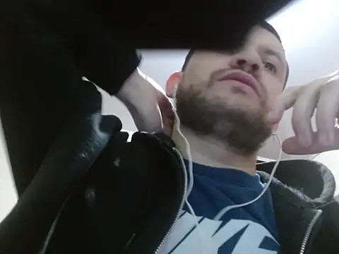 Snapshot of camiloking1720 chatting on 14, 12, 2025 camiloking1720 online show from 14, 12, 2025