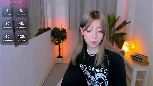 SaintGirl online show from 23, 2, 2025