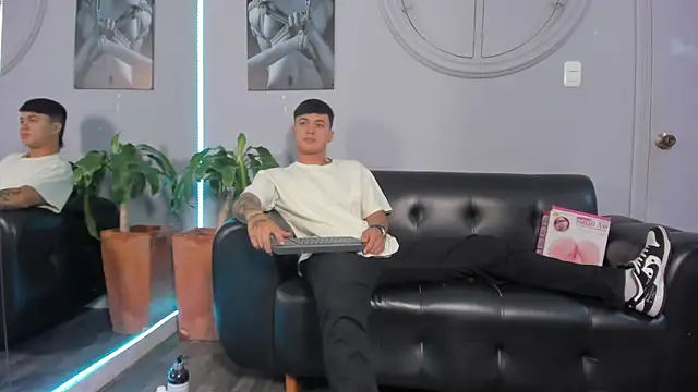 Cristopher strong online show from 24, 1, 2025