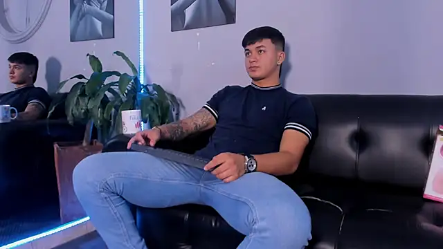 Cristopher strong online show from 25, 2, 2025