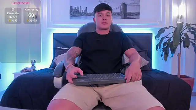 Cristopher strong online show from 9, 11, 2025