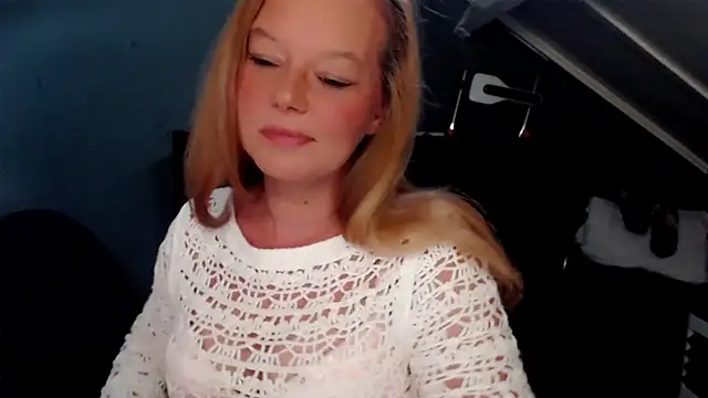 Snapshot of roxanna24 chatting on 2, 6, 2026 roxanna24 online show from 2, 6, 2026