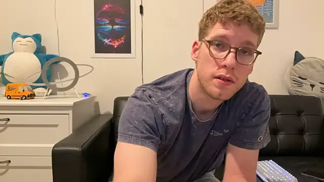 Snapshot of BlueEyedTallGuy94 chatting on 18, 12, 2024 BlueEyedTallGuy94 online show from 18, 12, 2024