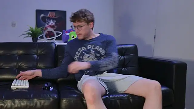 Snapshot of BlueEyedTallGuy94 chatting on 18, 10, 2025 BlueEyedTallGuy94 online show from 18, 10, 2025