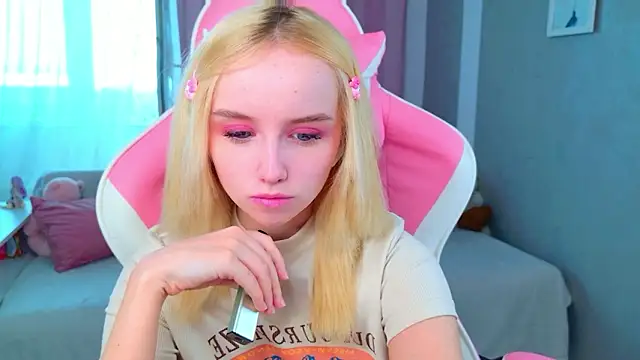 b4by LoL1 online show from 28, 2, 2026