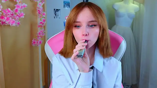 Snapshot of b4by_LoL1 chatting on 23, 4, 2026 b4by LoL1 online show from 23, 4, 2026