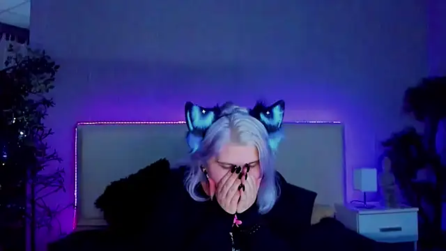 JoannLowe online show from 30, 1, 2025