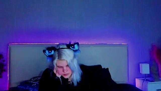 JoannLowe online show from 14, 2, 2025