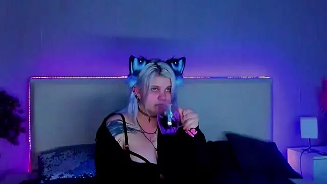 JoannLowe online show from 25, 2, 2025