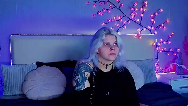 JoannLowe online show from 16, 9, 2025