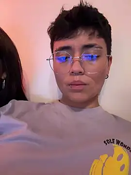 Ashley Chriss online show from 4, 1, 2025