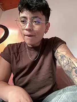 Ashley Chriss online show from 19, 1, 2025