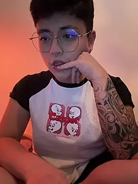 Ashley Chriss online show from 25, 1, 2025