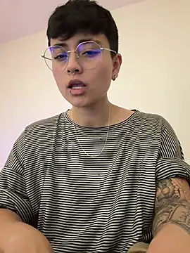 Ashley Chriss online show from 21, 2, 2025