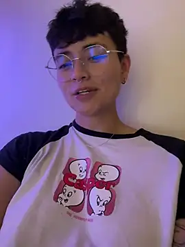 Ashley Chriss online show from 3, 3, 2025