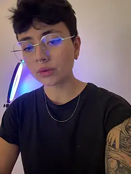 Ashley Chriss online show from 9, 3, 2025