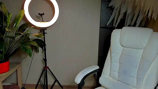 foxy blond online show from 4, 11, 2025