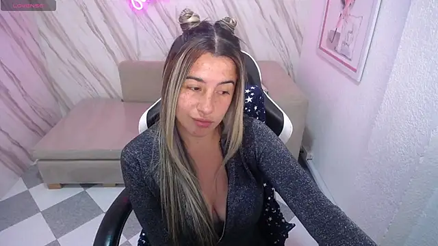 Snapshot of Valerie_b chatting on 18, 2, 2025 Valerie b online show from 18, 2, 2025