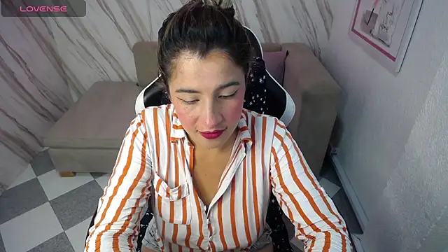 Snapshot of Valerie_b chatting on 4, 3, 2025 Valerie b online show from 4, 3, 2025