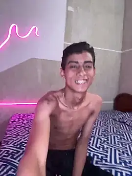 Snapshot of Mauuu18 chatting on 15, 2, 2025 Mauuu18 online show from 15, 2, 2025