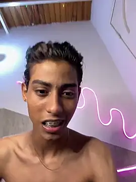 Snapshot of Mauuu18 chatting on 16, 2, 2025 Mauuu18 online show from 16, 2, 2025