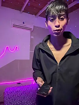 Snapshot of Mauuu18 chatting on 14, 11, 2025 Mauuu18 online show from 14, 11, 2025