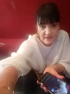 Snapshot of Tiffany35 chatting on 9, 10, 2025 Tiffany35 online show from 9, 10, 2025