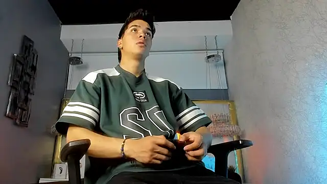 Snapshot of AndyPalmer_ chatting on 4, 3, 2025 AndyPalmer online show from 4, 3, 2025