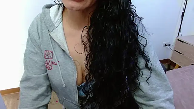 AlexandraJones  online show from 4, 10, 2025