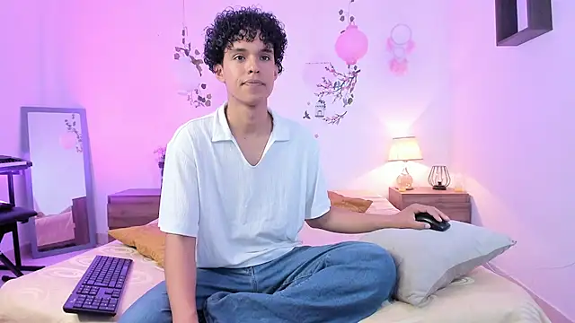 Snapshot of nickolas_moon chatting on 19, 7, 2026 nickolas moon online show from 19, 7, 2026