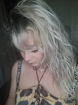 Snapshot of candy_queeen chatting on 9, 6, 2026 candy queeen online show from 9, 6, 2026