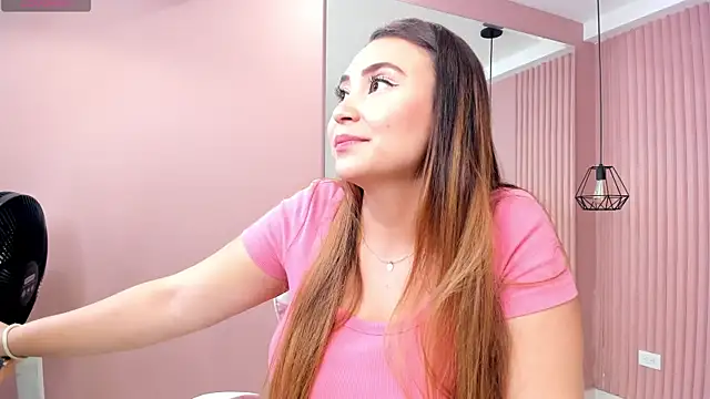 Snapshot of dulce_santamaria chatting on 2, 12, 2024 dulce santamaria online show from 2, 12, 2024