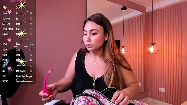 Snapshot of dulce_santamaria chatting on 19, 12, 2024 dulce santamaria online show from 19, 12, 2024