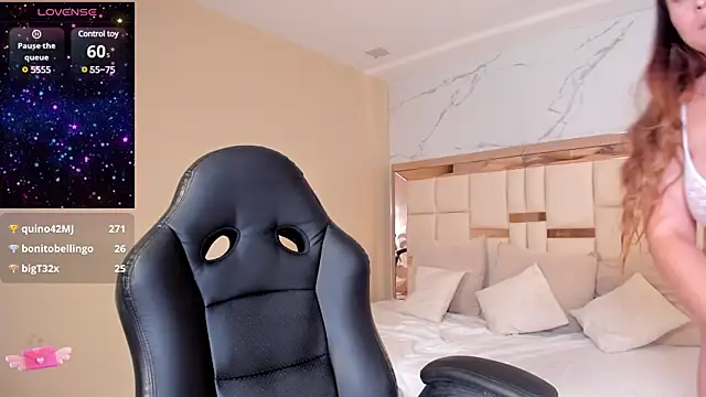 Snapshot of dulce_santamaria chatting on 5, 1, 2025 dulce santamaria online show from 5, 1, 2025