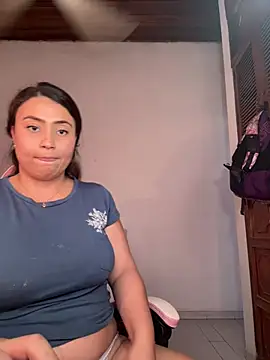 Snapshot of dulce_santamaria chatting on 8, 3, 2025 dulce santamaria online show from 8, 3, 2025