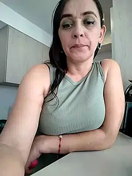 Snapshot of natalie_cowens chatting on 8, 3, 2025 natalie cowens online show from 8, 3, 2025
