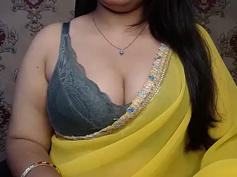 Snapshot of MiniBeast chatting on 17, 11, 2025 MiniBeast online show from 17, 11, 2025